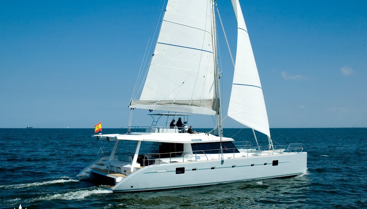DEPENDE IV yacht charter 4