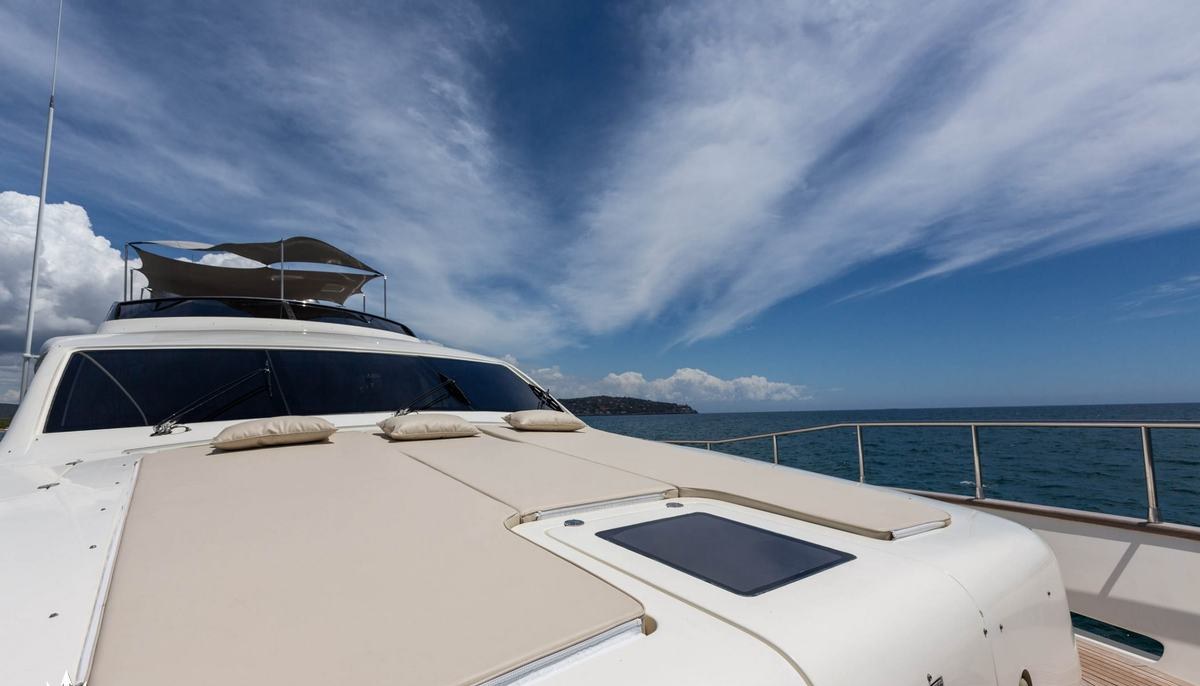 EFFE yacht charter 3