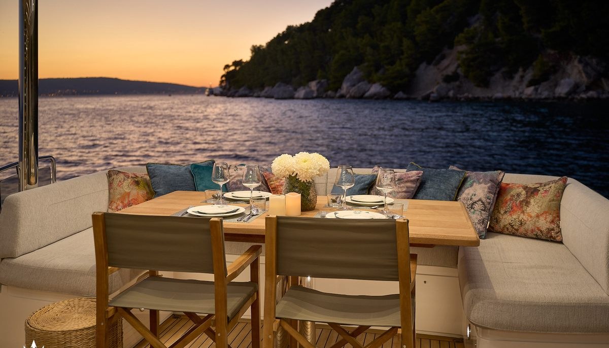 HIDEAWAY yacht charter 5