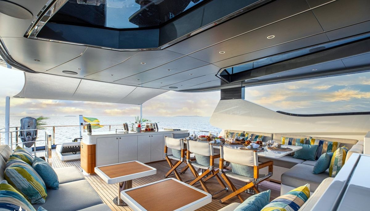 C2 yacht charter 4