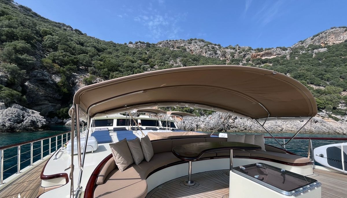 ALWAYS SMILE yacht charter 3