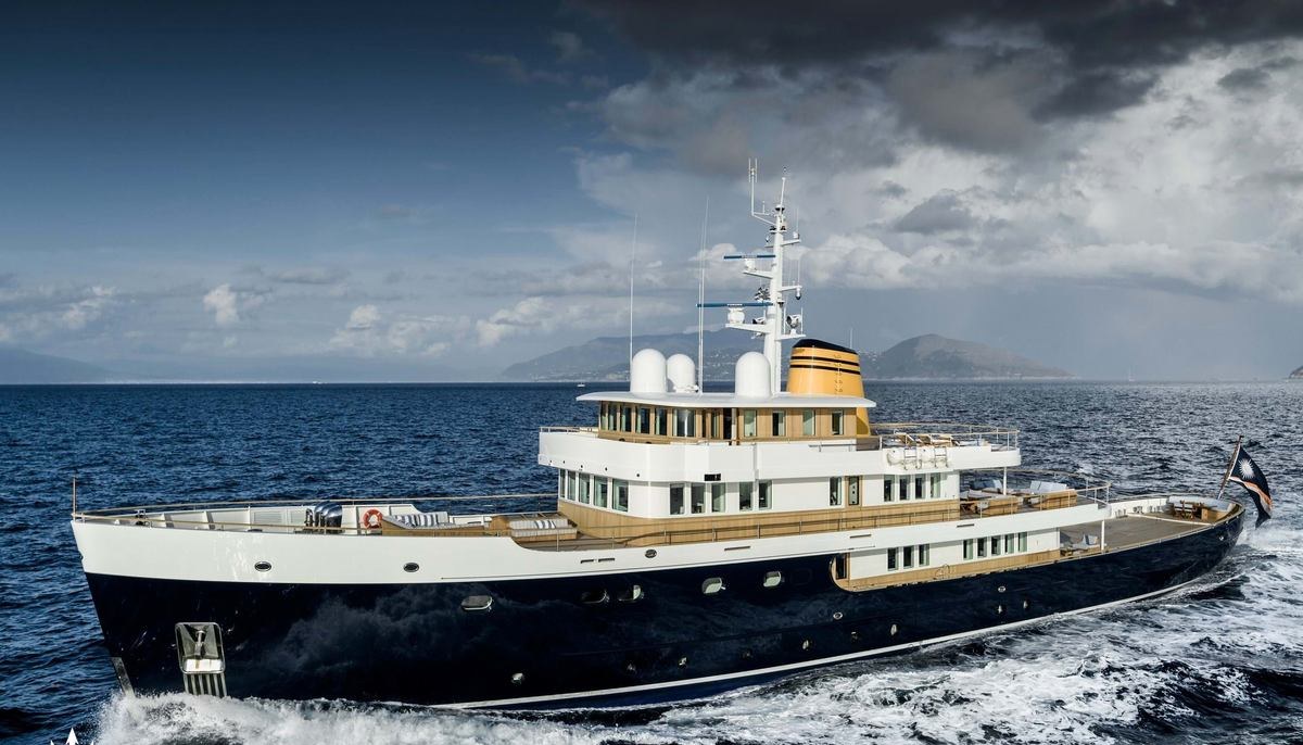 BLUE II yacht charter 2