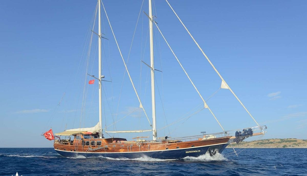 ZEPHYRIA II yacht charter 2
