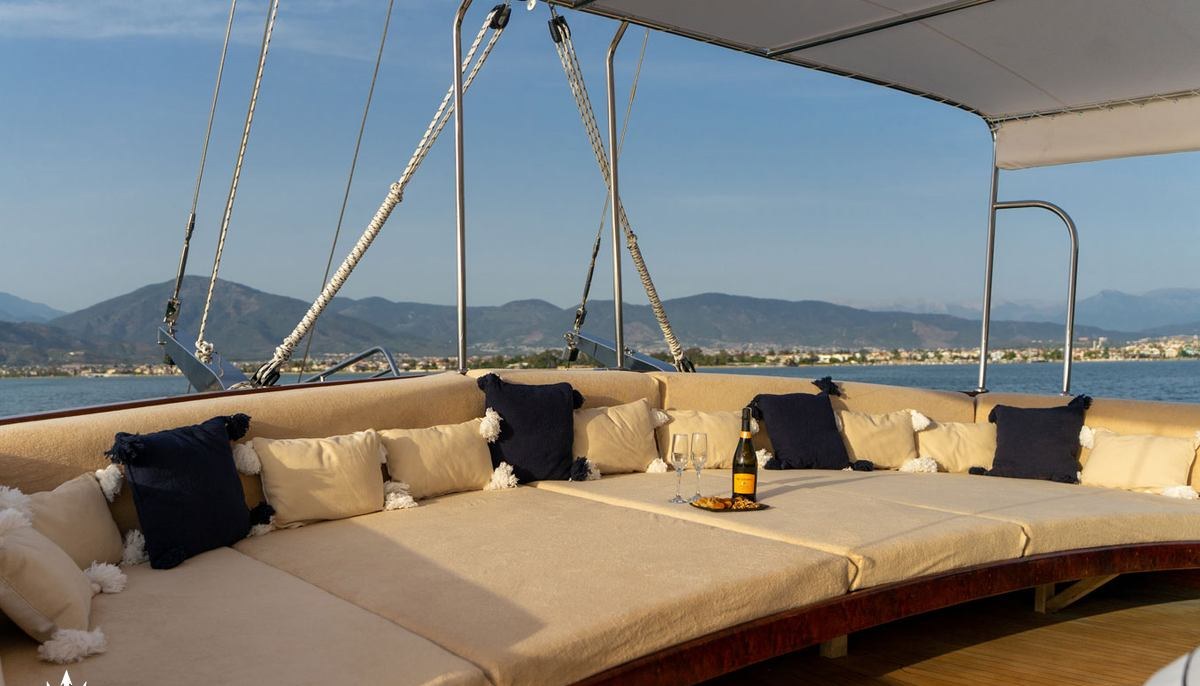 HAPPY DAYS yacht charter 4