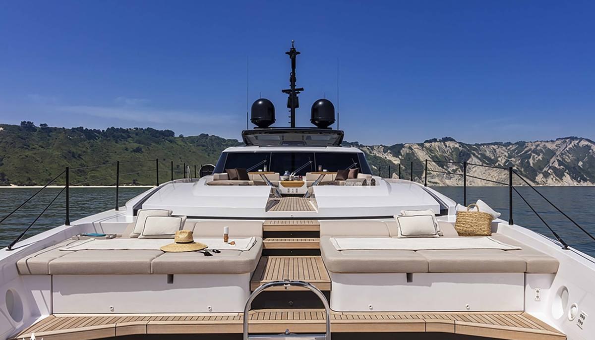 JAG'B yacht charter 3