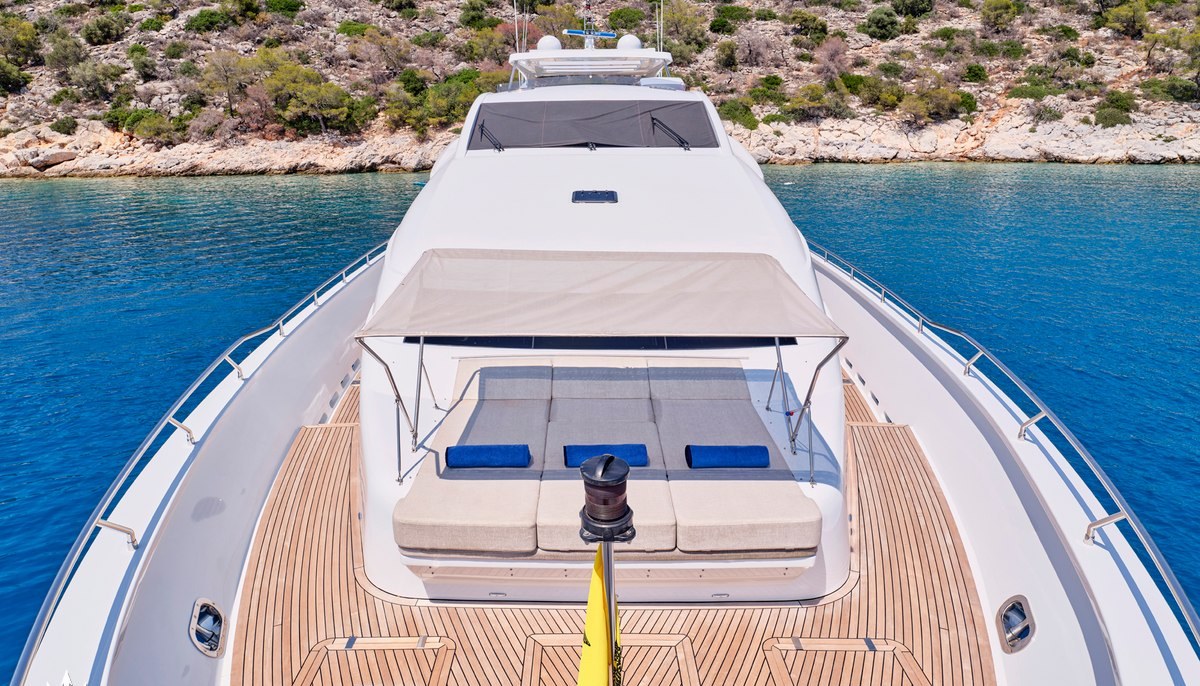 HAKUNA MATATA yacht charter 3