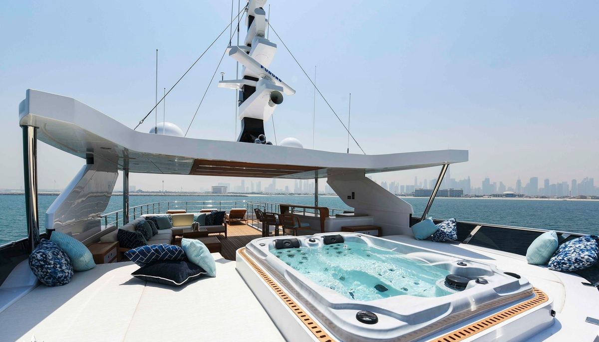 ROCKET ONE yacht charter 4