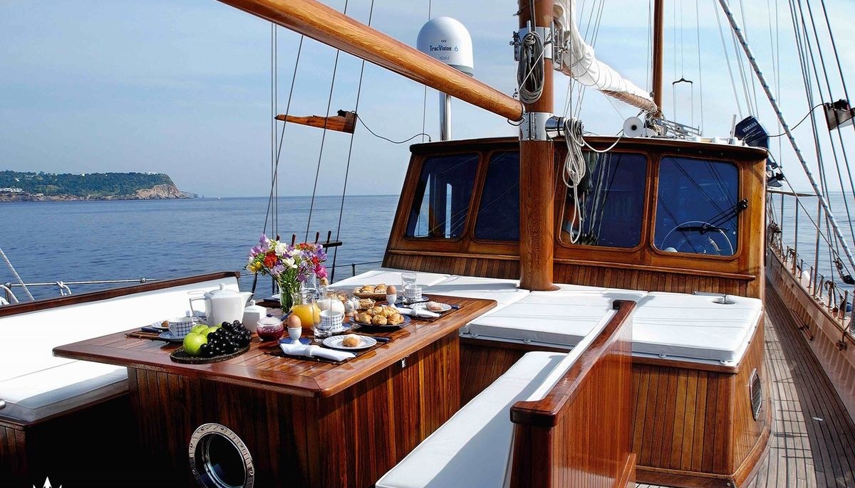 PAREA yacht charter 4
