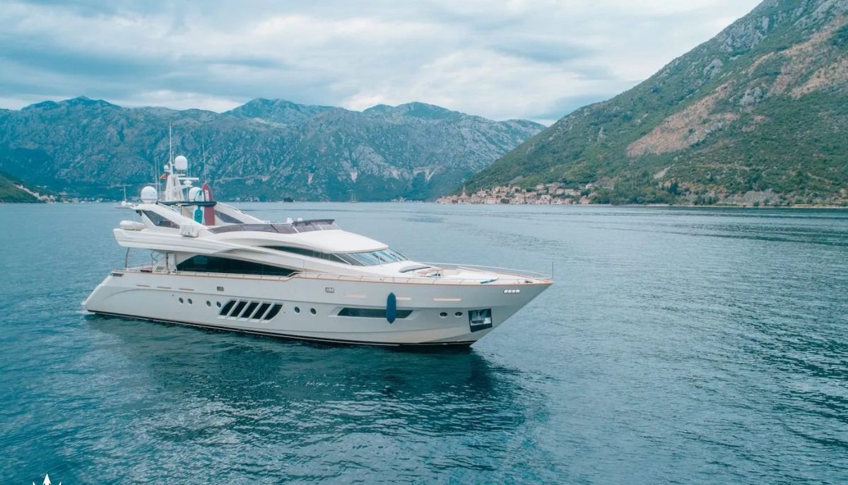 LADY MURA yacht charter 2