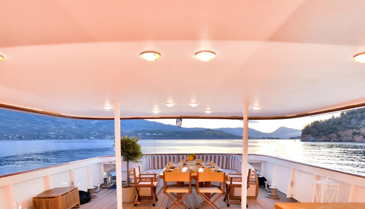 SOMETHING COOL yacht charter 5