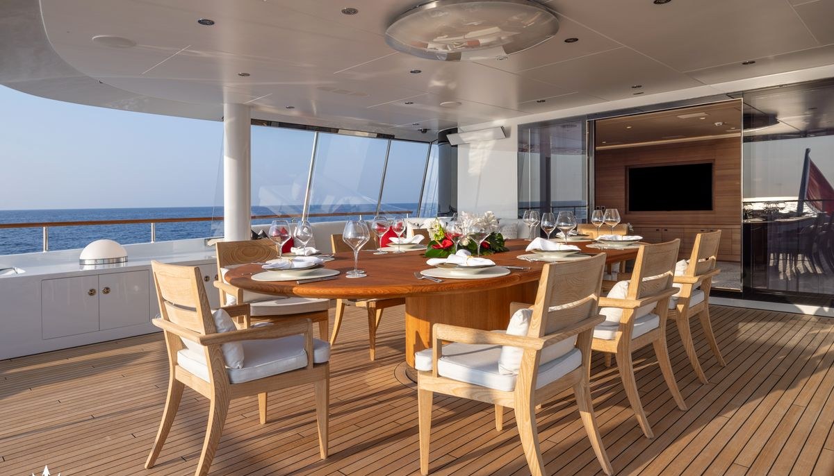 MOUNA yacht charter 5