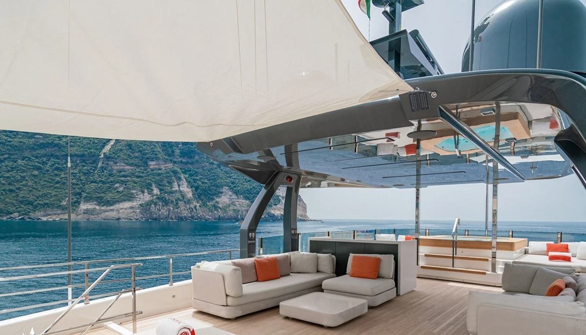 DIANA II yacht charter 3