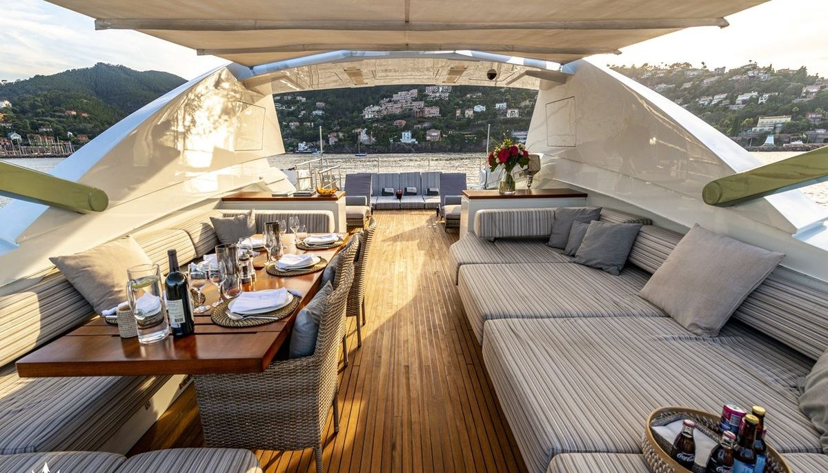 MANATEA yacht charter 4