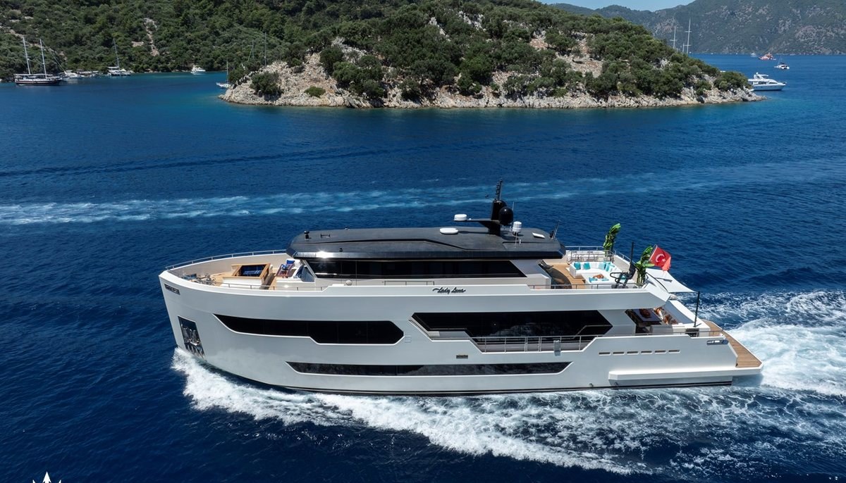 LADY LUNA yacht charter 2