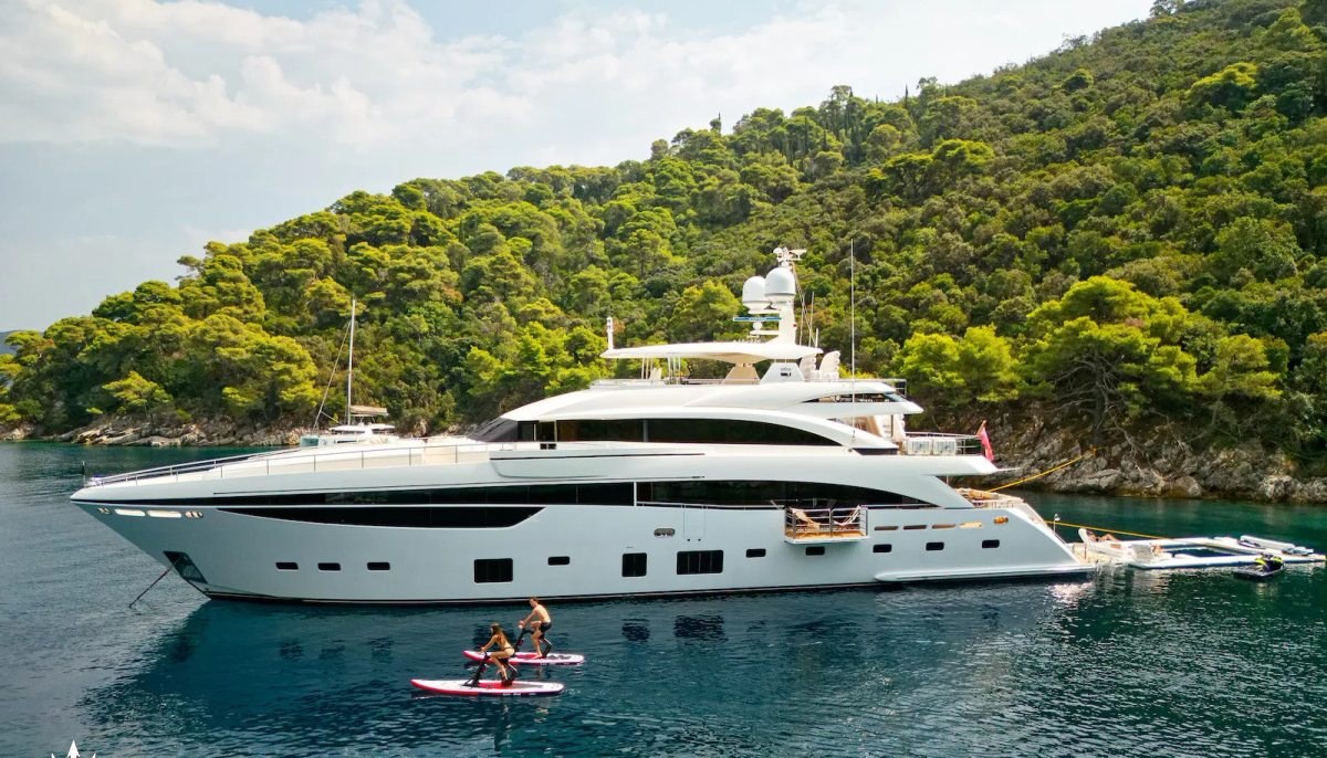 MIRAGE IV yacht charter 2