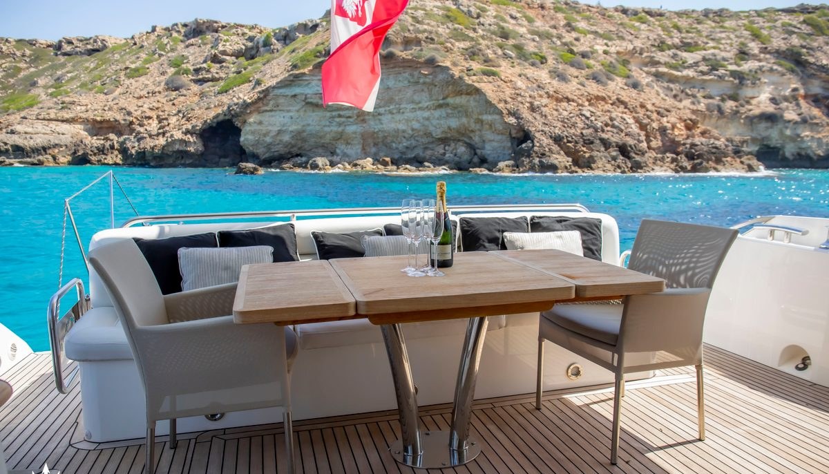 MIDNIGHT SUMMER DREAM yacht charter 5