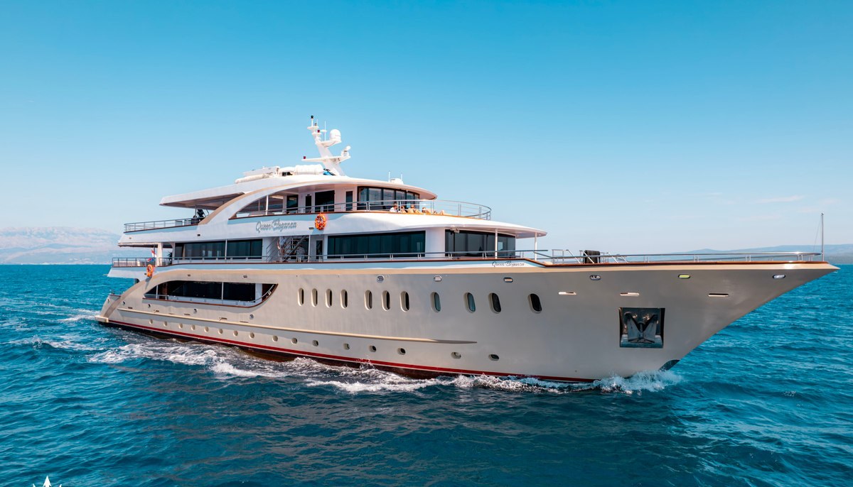 QUEEN ELEGANZA yacht charter 2