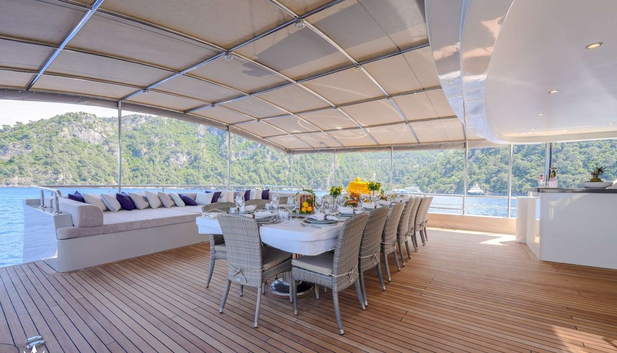 KING OF THE SEA yacht charter 5