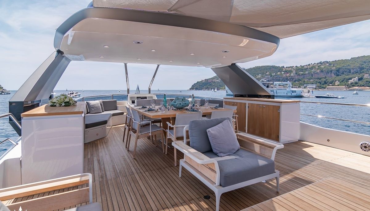 MAORIA yacht charter 3