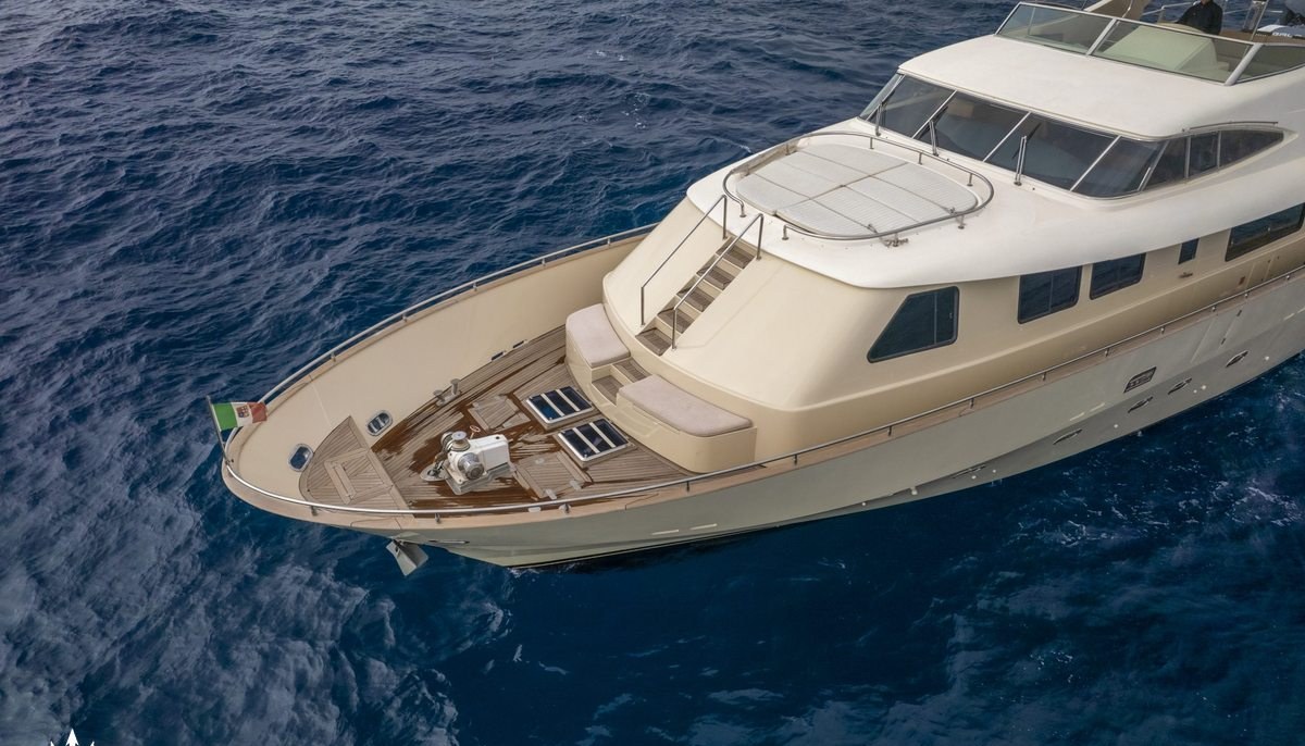 NEWFIELD yacht charter 3