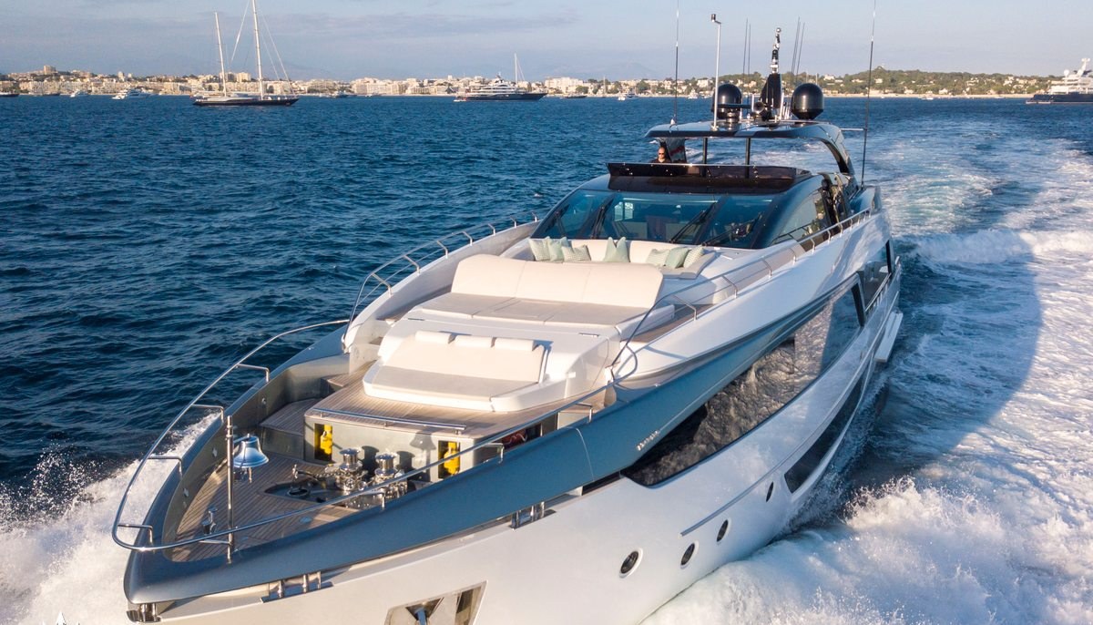 ELYSIUM I yacht charter 3