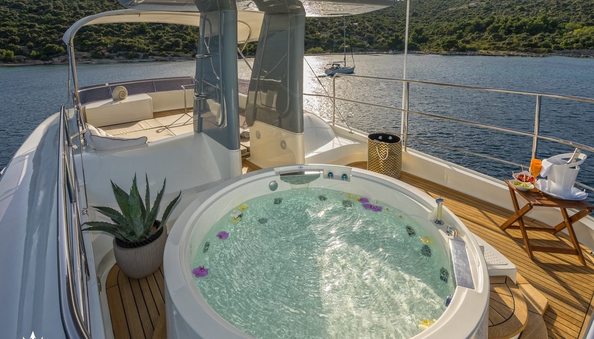 SEVENTH SENSE yacht charter 4