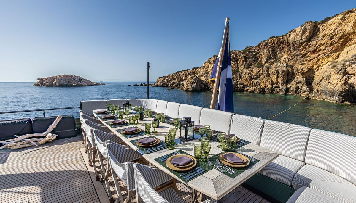 CAN'T REMEMBER yacht charter 5