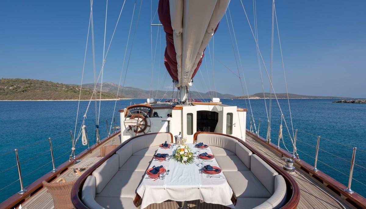 CASA DELL ARTE yacht charter 4