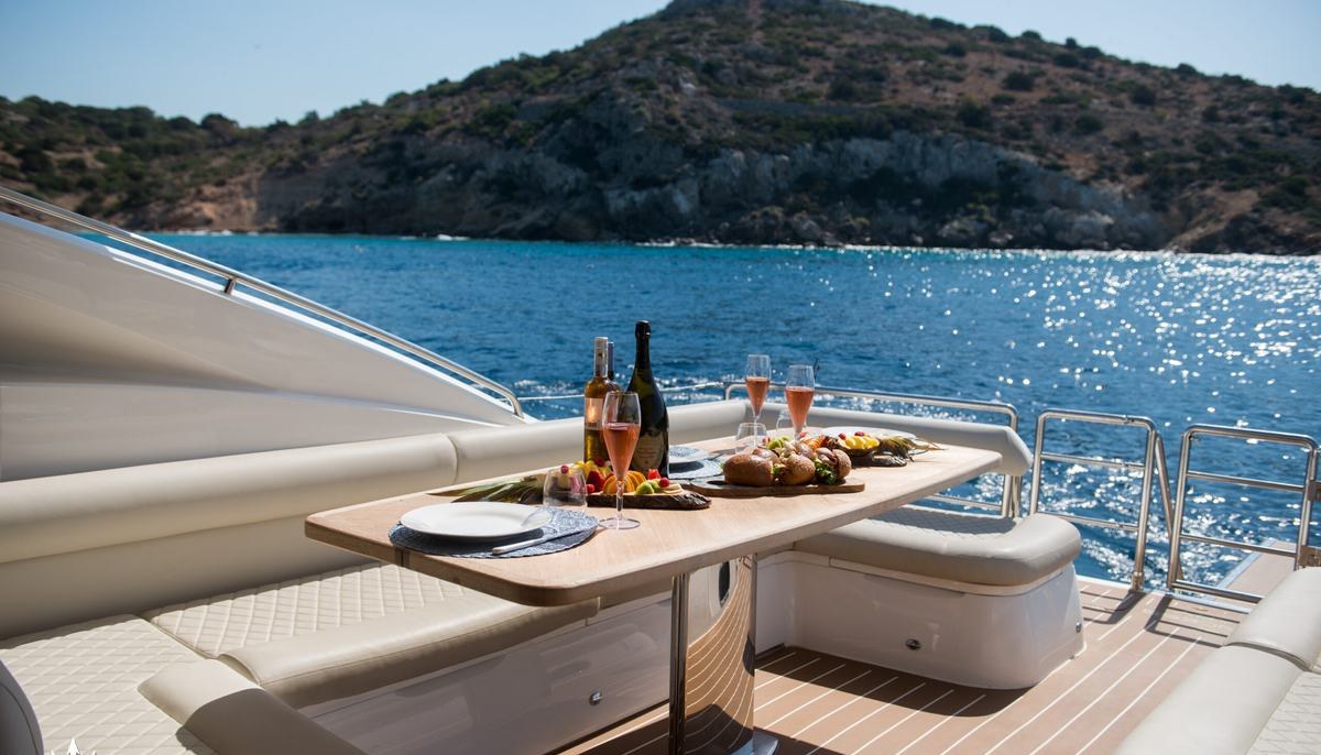 MOJO yacht charter 5