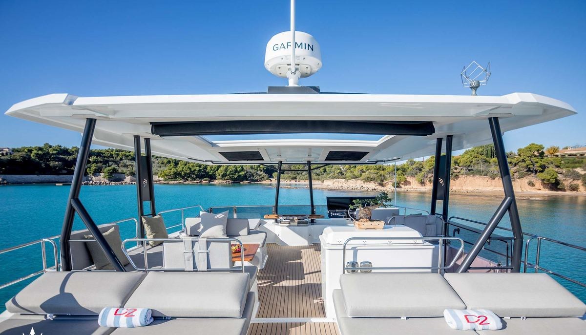D2 yacht charter 4