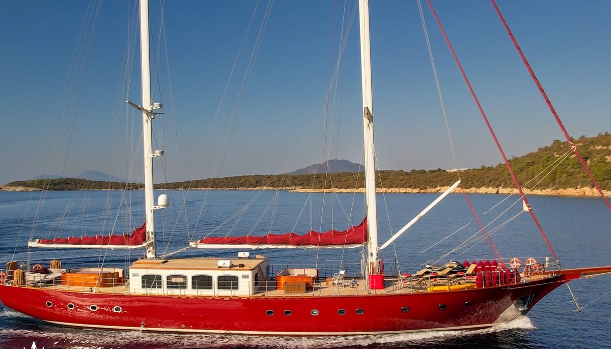 CASA DELL ARTE yacht charter 2