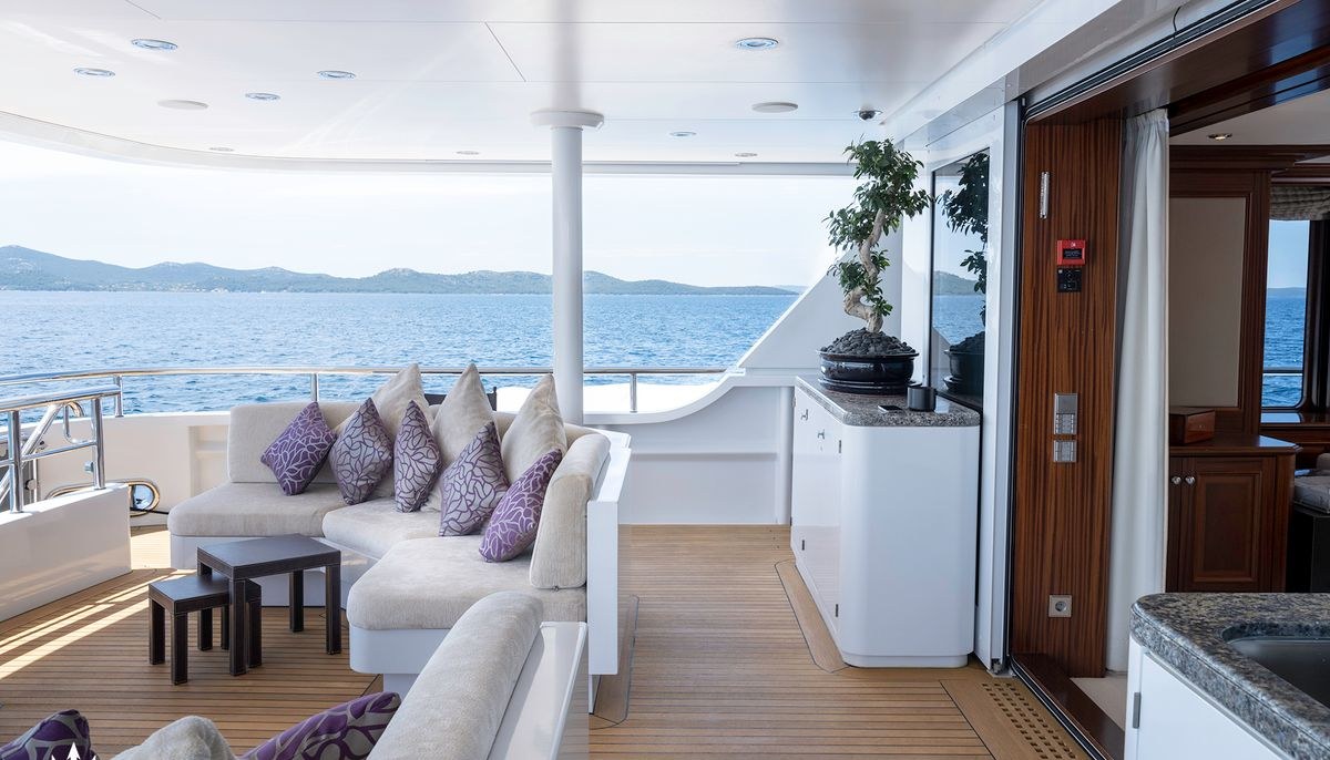 MY LITTLE VIOLET yacht charter 5