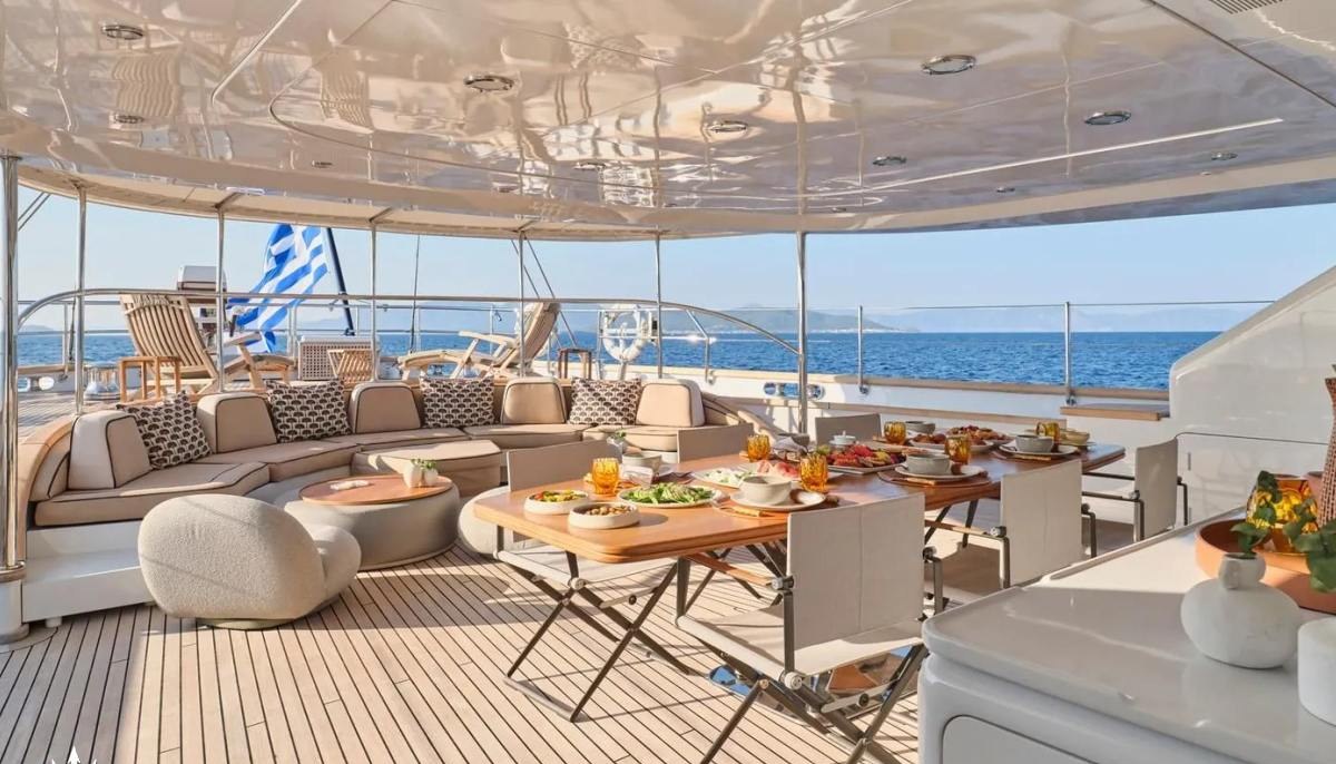 ALMYRA II yacht charter 5