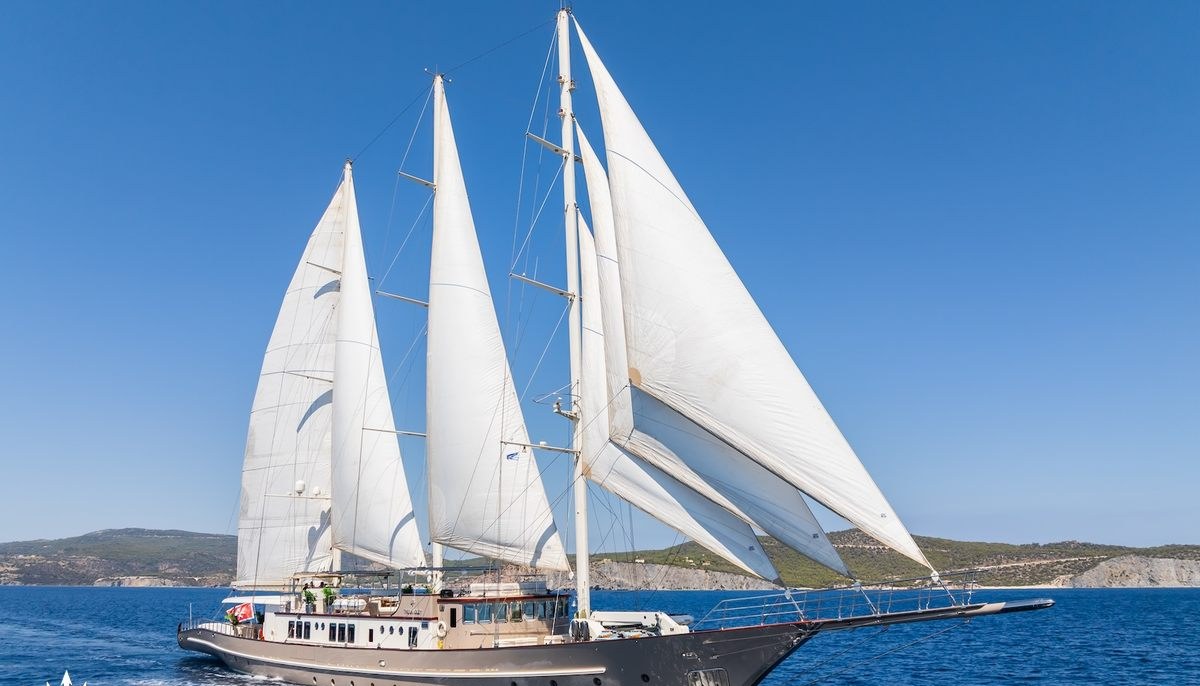 THE LANGLEY yacht charter 2