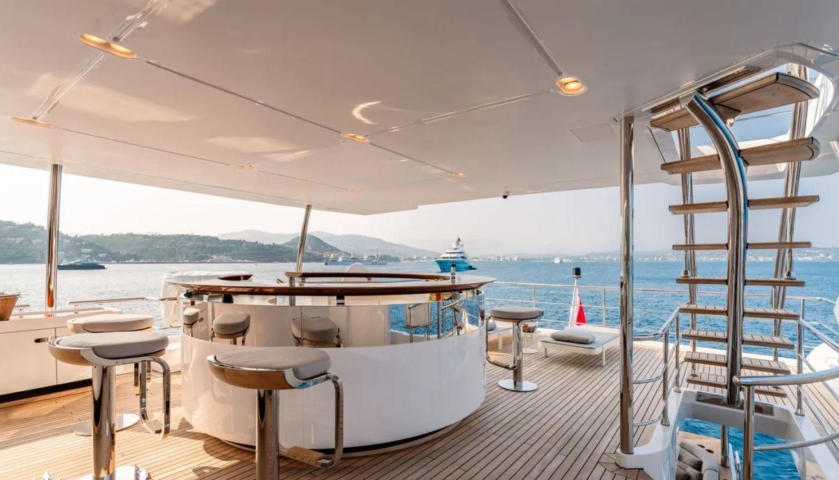 OWO yacht charter 4