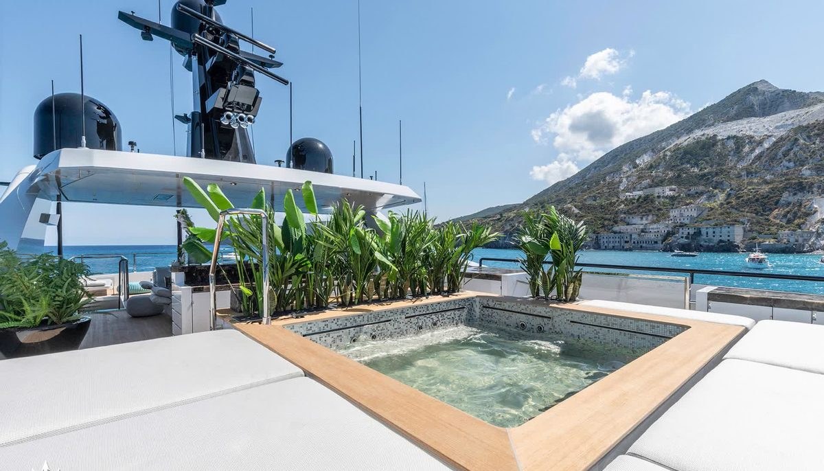 LEL yacht charter 3
