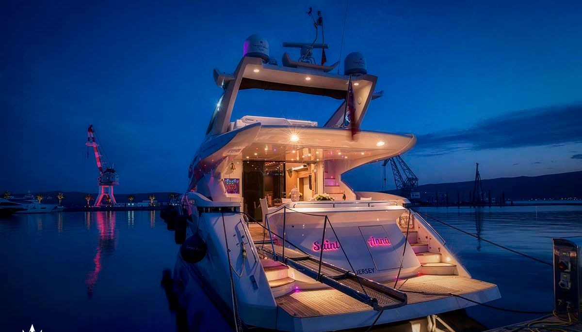 SAINT-ANNA yacht charter 4