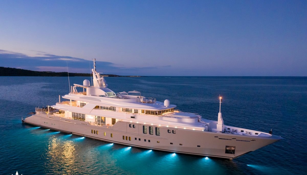 SIREN yacht charter 2