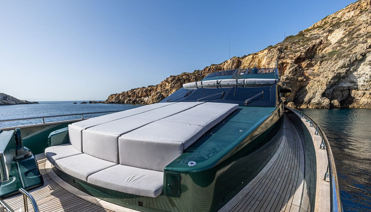 CAN'T REMEMBER yacht charter 3