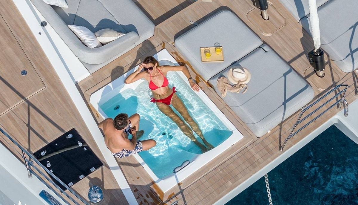 CAPRI yacht charter 3