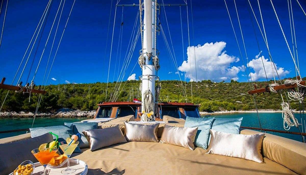 NOSTRA VITA yacht charter 3