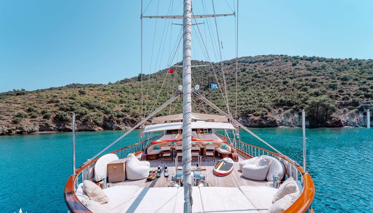 LYCIAN QUEEN yacht charter 3