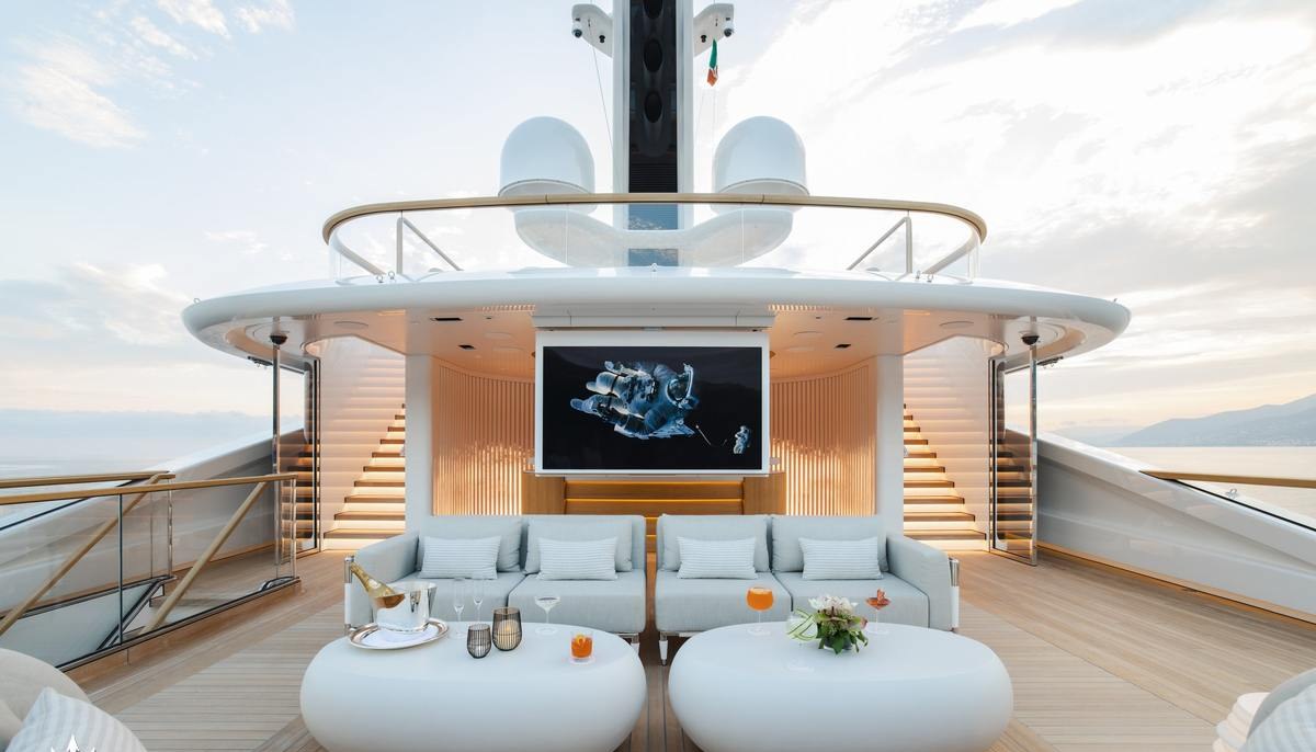 ALVIA yacht charter 4