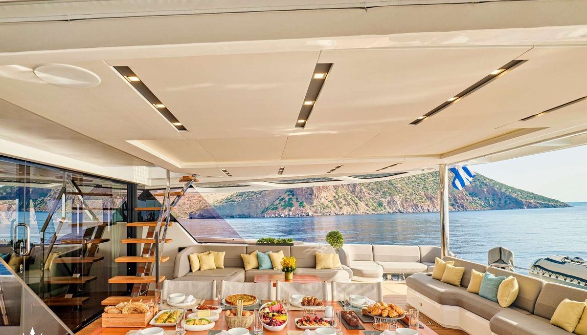 ALOIA 80 yacht charter 4