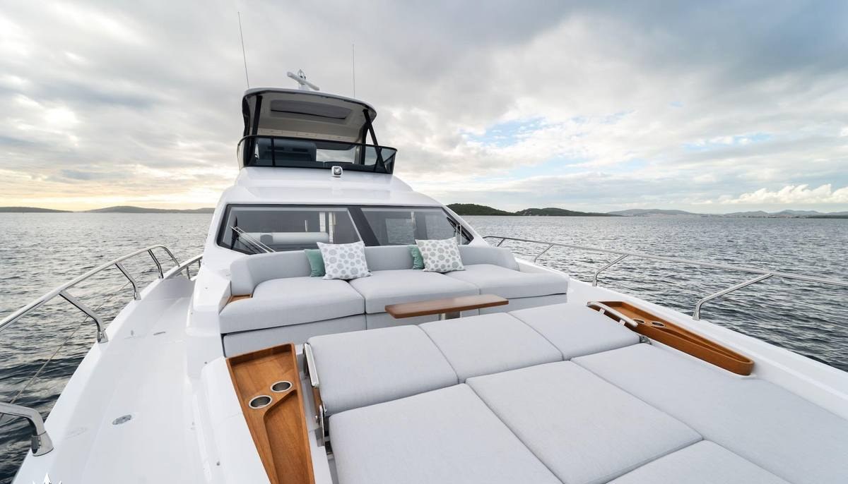 DONNA yacht charter 3