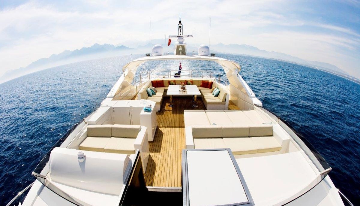 SUNKISS yacht charter 4