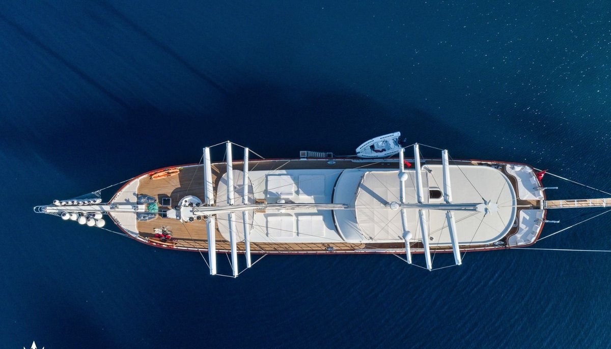 HALCON DEL MAR yacht charter 3