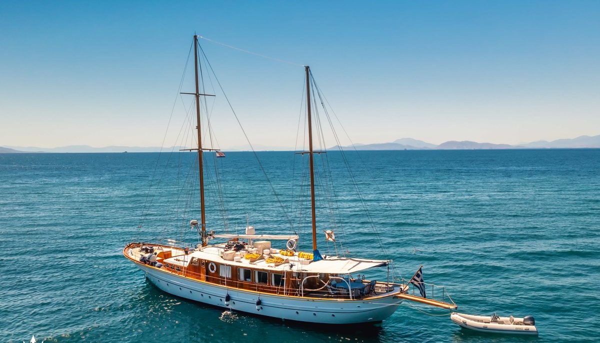 LITHI yacht charter 2