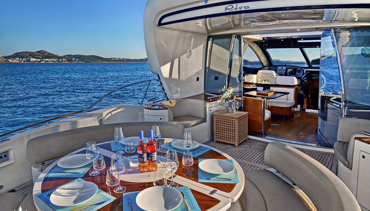 SEA U yacht charter 5