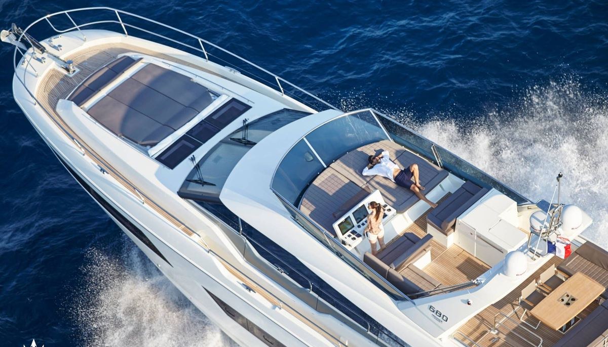 BLUEM yacht charter 3